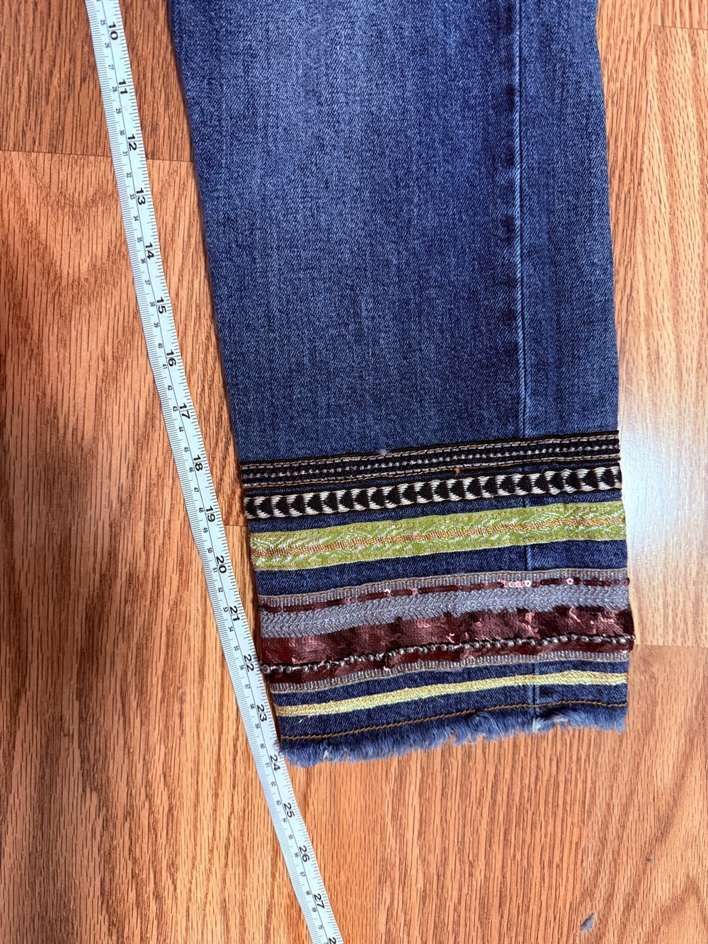 Pilcro & Letterpress Cropped Jeans Multicolor Embroidered Cuffs size 31P - Picture 11 of 11